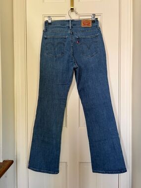 Levi's Women's Curvy Bootcut Jeans in Medium Blue Denim